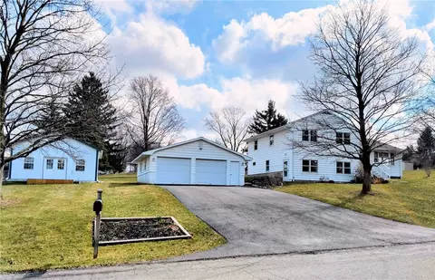 12 Orchard Ln, Milo, NY 14527