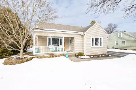 518 Apple Orchard Ln, Webster, NY 14580