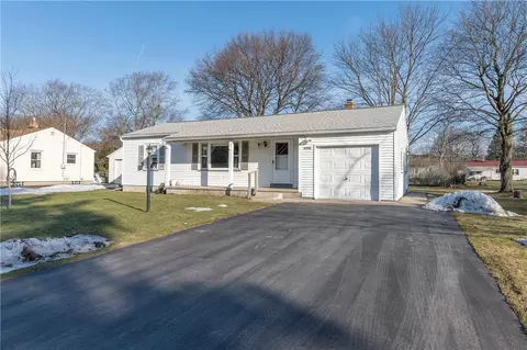 496 Apple Orchard Ln, Webster, NY 14580