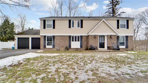 4 Harrison Cir, Pittsford, NY 14534