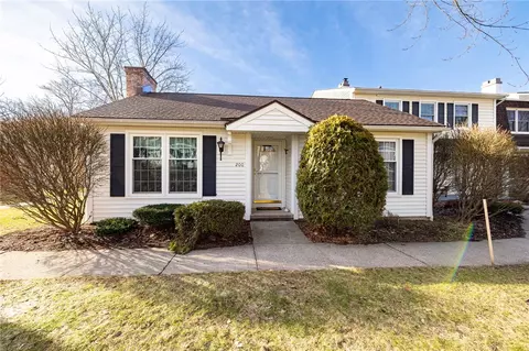 200 New Wickham Dr, Penfield, NY 14526
