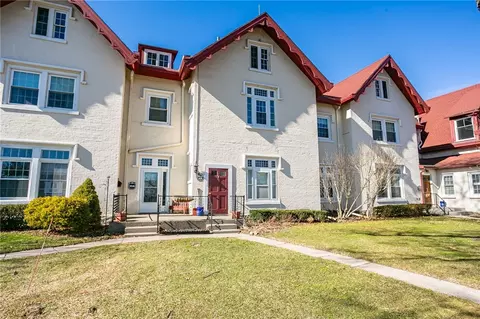 125 Grove Dr #9B, Canandaigua, NY 14424