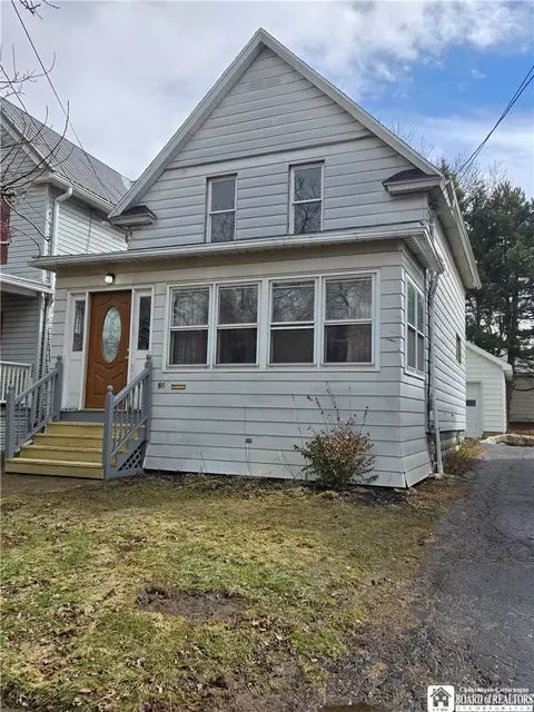61 W Doughty St, Dunkirk, NY 14048