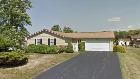 32 Leerie Dr, Greece, NY 14612