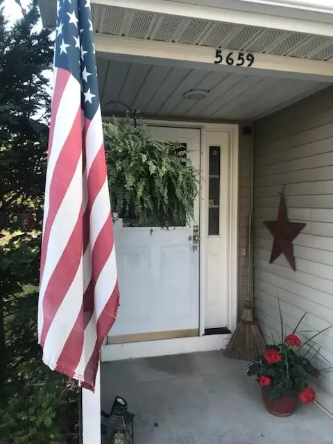 5659 Running Brook Rd, Farmington, NY 14425