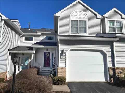 17 Leeward Ln, Canandaigua, NY 14424