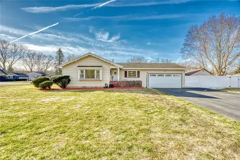 104 Mariposa Dr, Gates, NY 14624