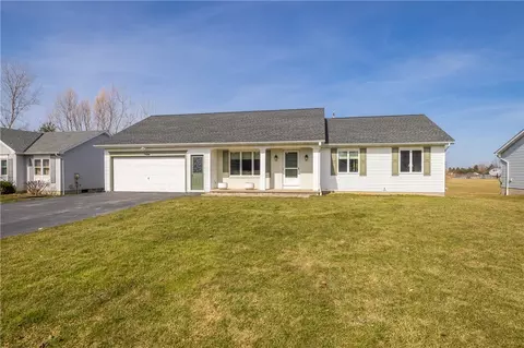 936 Dibbles Trl, Webster, NY 14580
