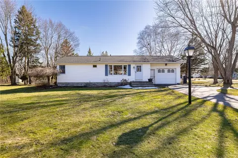 19 Allandale Dr, Ogden, NY 14624