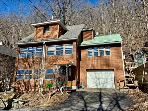2 Thorn St, Oneonta, NY 13820