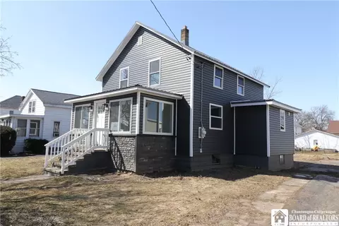 12 Jaekle Ave, Hanover, NY 14136