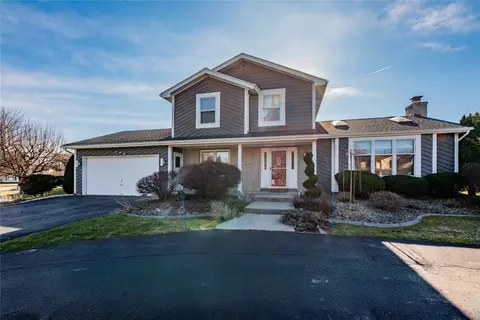 140 Brandy Brook Ln, Greece, NY 14612