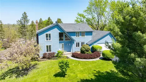 29 Greylock Rdg, Pittsford, NY 14534