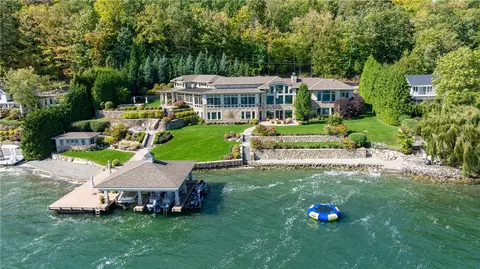 4505 Davidsons Landing Dr, Canandaigua, NY 14424