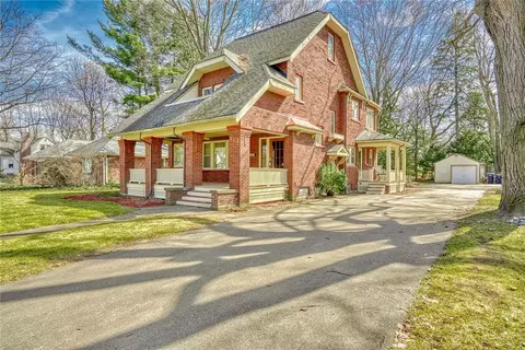 215 Walzford Rd, Irondequoit, NY 14622