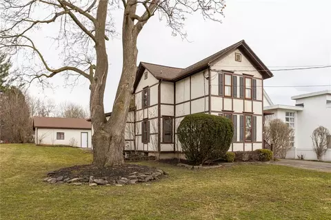 10 Fitch St, Riga, NY 14428