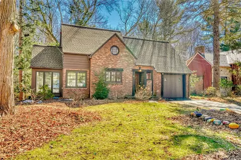 59 Stoneham Dr, Rochester, NY 14625