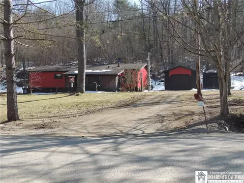 12505 Sawmill Run Rd, South Valley, NY 14738
