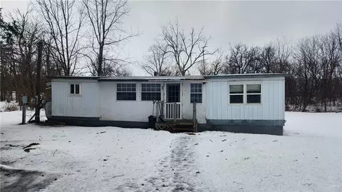 21 W Dock St, Mentz, NY 13140