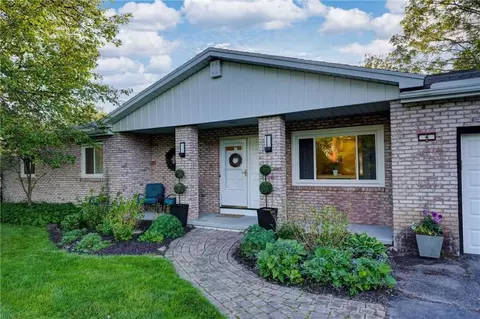 4 Knobb Hill Dr, Pittsford, NY 14534