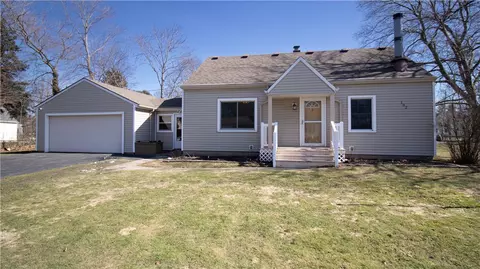 132 Dorsey Rd, Greece, NY 14616