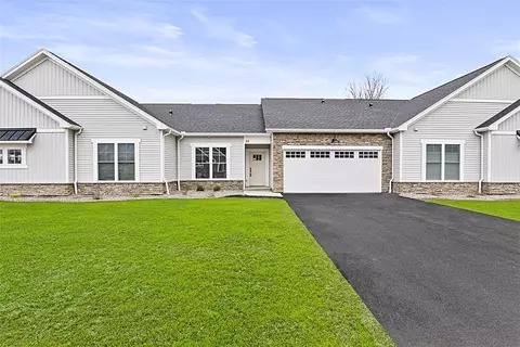 70 Cedarway Cir #307, Webster, NY 14580