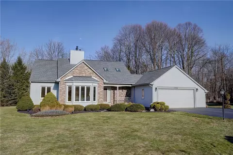 1256 Stafford Cres, Webster, NY 14580