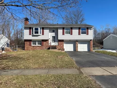 89 Burning Brush Dr, Gates, NY 14606