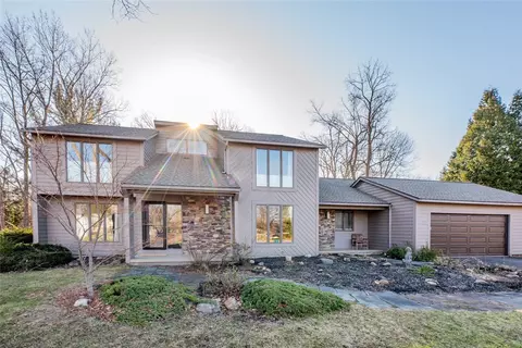 35 Brookshire Ln, Penfield, NY 14526