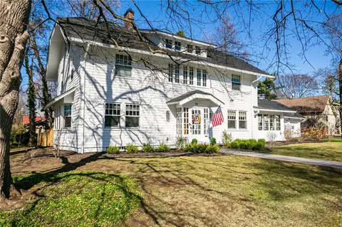 44 Lincoln Ave, Pittsford, NY 14534