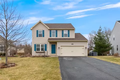 1683 Lillybrook Ct, Farmington, NY 14425
