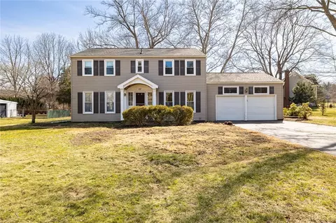 22 Sturbridge Ln, Pittsford, NY 14534
