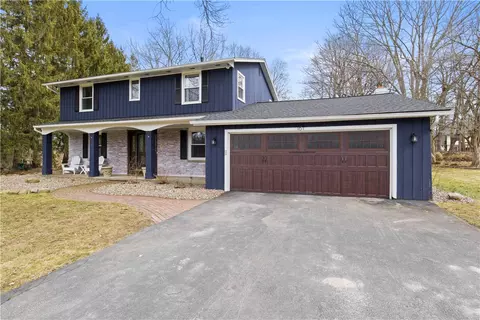 161 Timber Brook Ln, Penfield, NY 14526
