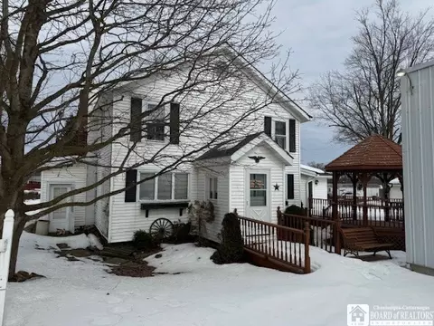 33 Maple St, Conewango Valley, NY 14726