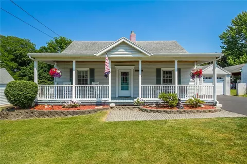 106 Hyde Pkwy, Palmyra, NY 14522