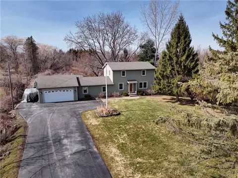935 Manitou Rd, Parma, NY 14468