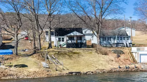 4208 Shorewood Dr, Wayne, NY 14840