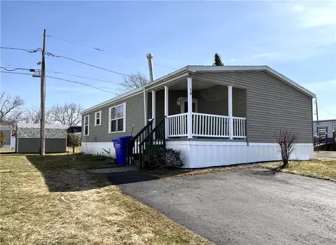 18 Alice Ln, Brockport, NY 14420