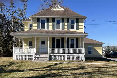 5963 Redfield Dr, Farmington, NY 14425