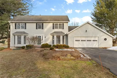 6 Osage Trl, Ogden, NY 14559