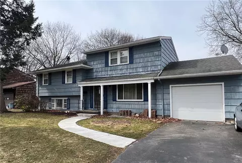 91 Barlow Dr, Greece, NY 14626