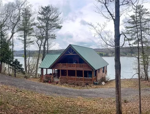 236 Wellington Ln, Springfield, NY 13326