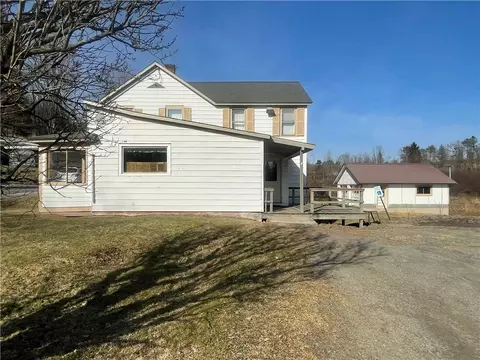 69 Meredith St, Delhi, NY 13753