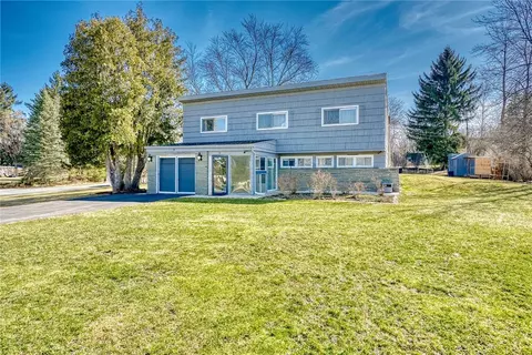 11 Hillbrook Cir, Pittsford, NY 14534