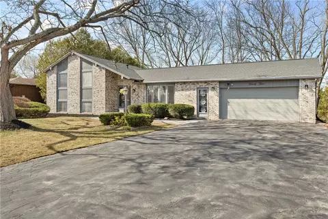 23 Woodsmoke Ln, Greece, NY 14612