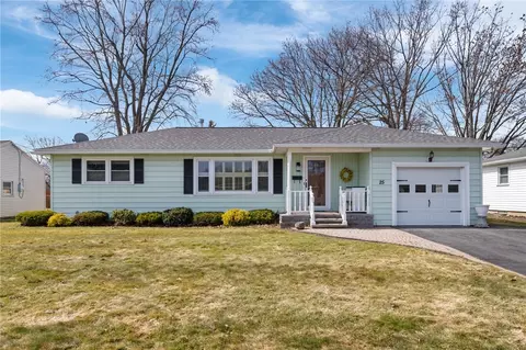 25 Breton Rd, Irondequoit, NY 14622