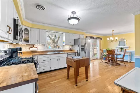 25 Breton Rd, Irondequoit, NY 14622 photo 3