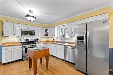 25 Breton Rd, Irondequoit, NY 14622 photo 2