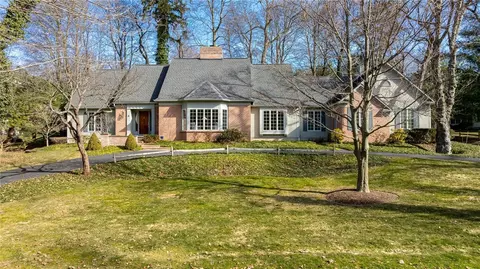 6 Pine Acres Dr, Rochester, NY 14618