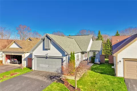 120 Cranbrook Ter, Webster, NY 14580